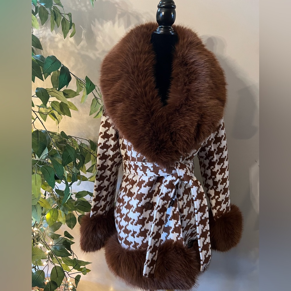 Stunning Brown Houndstooth Jacket! Removable Fur … - image 1